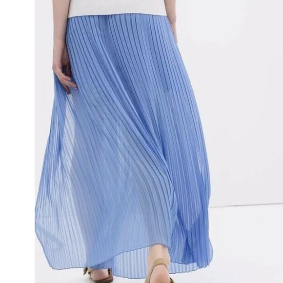 ๐GORGEOUS๐ Pleated Maxi Skirt with Side Slits in Periwinkle Blue - Picture 4 of 15